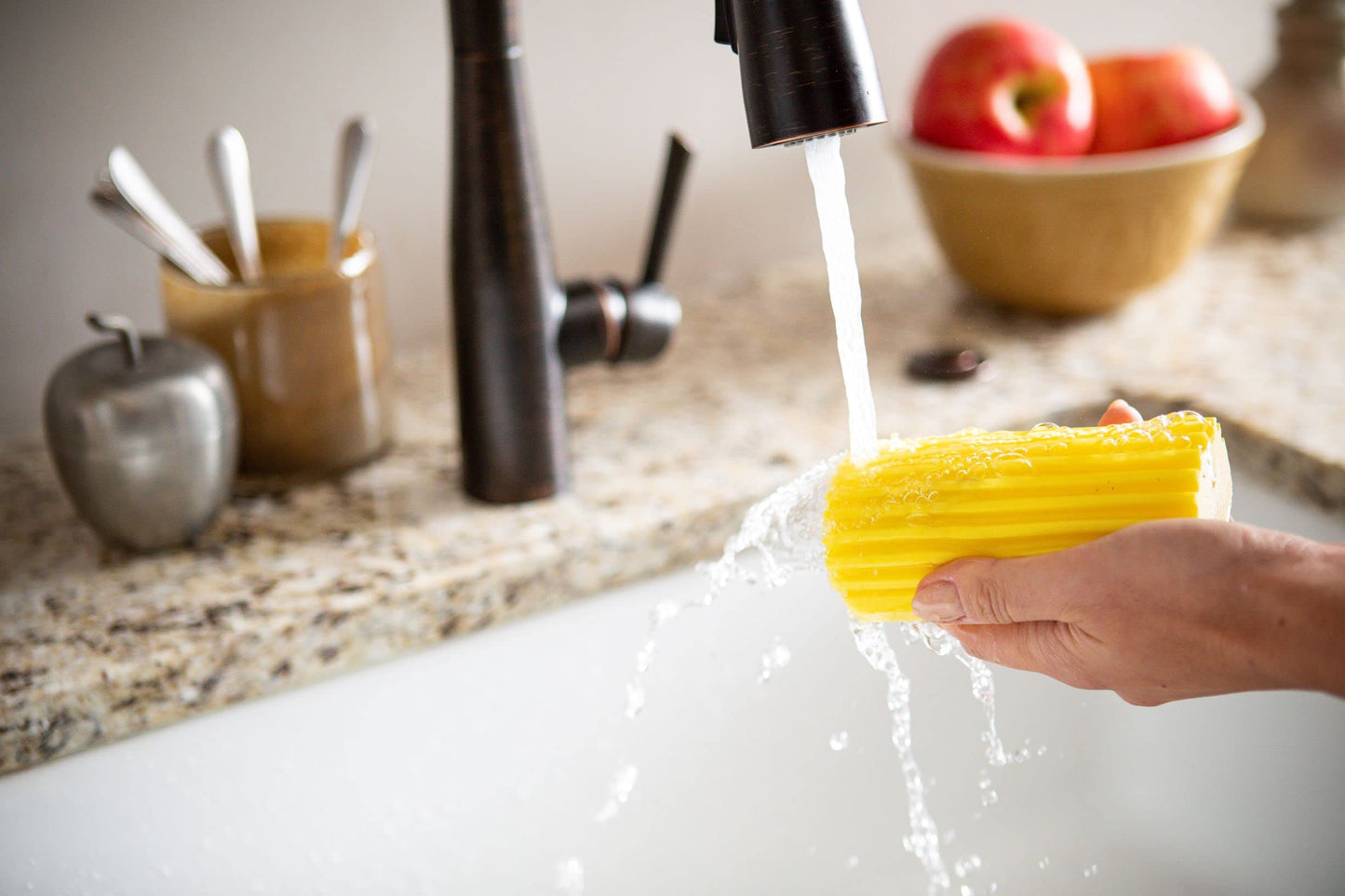 Scrub Daddy Damp Duster, Magischer Staubreinigungsschwamm, Staubtuch Zum Reinigen von Jalousien, Holzjalousien und Heizkörpern, Fußleisten, Spiegeln, Spinnweben, fängt Staub EIN, Gelb, Einheitsgröße